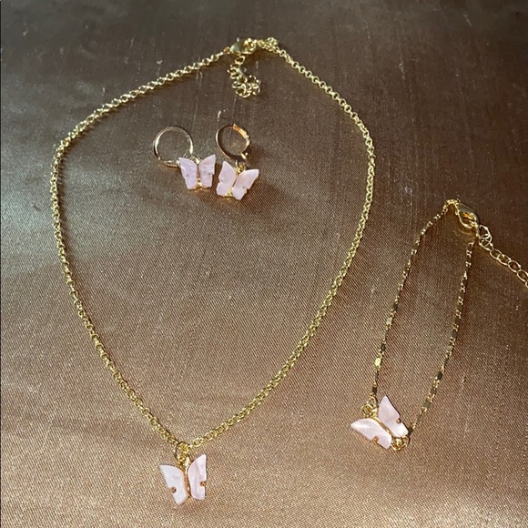 Jewelry - Light pink butterfly set